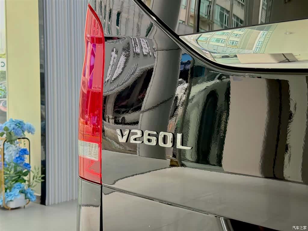 Mercedes-Benz V-Class, 2024 27