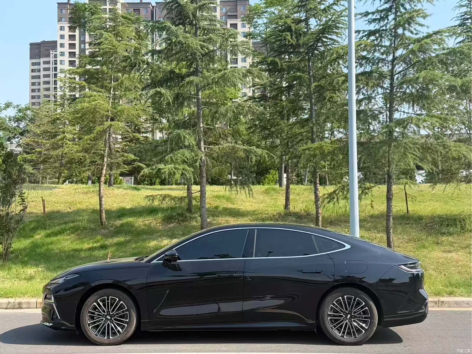 Geely 8, 2025 3
