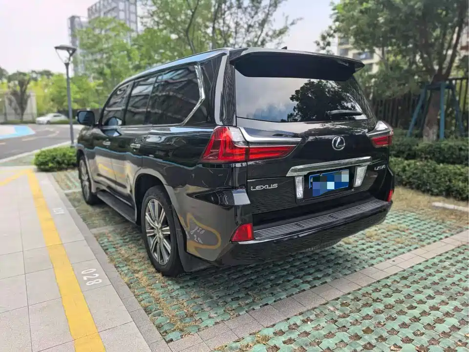 Lexus LX