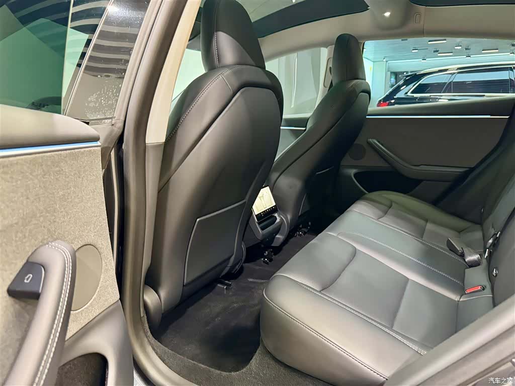 Tesla Model 3, 2024 19