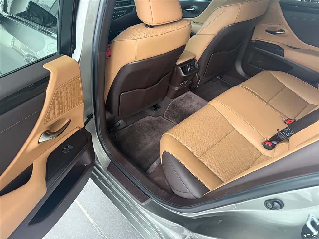Lexus ES, 2021 17