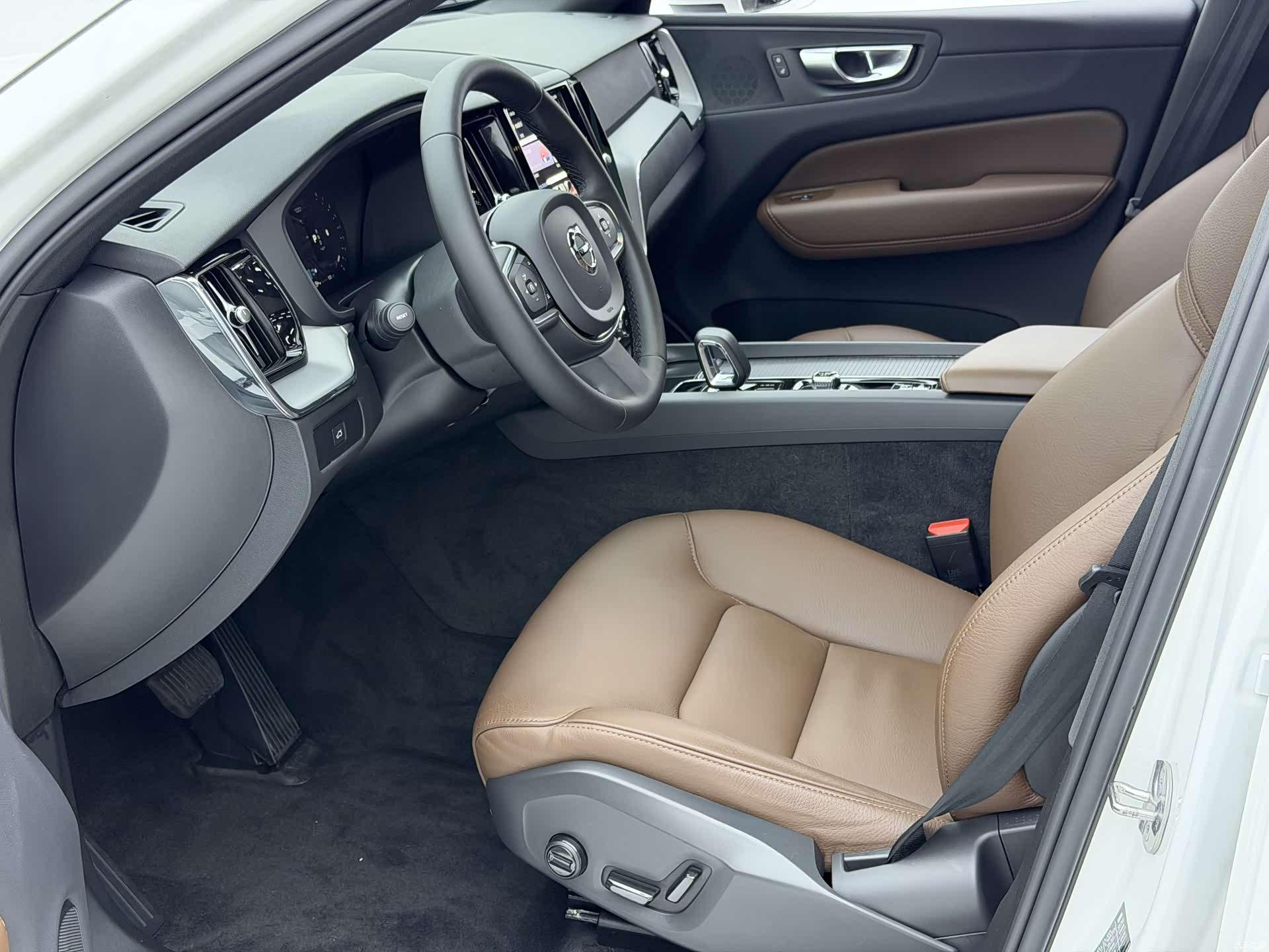 Volvo XC60, 2023 4