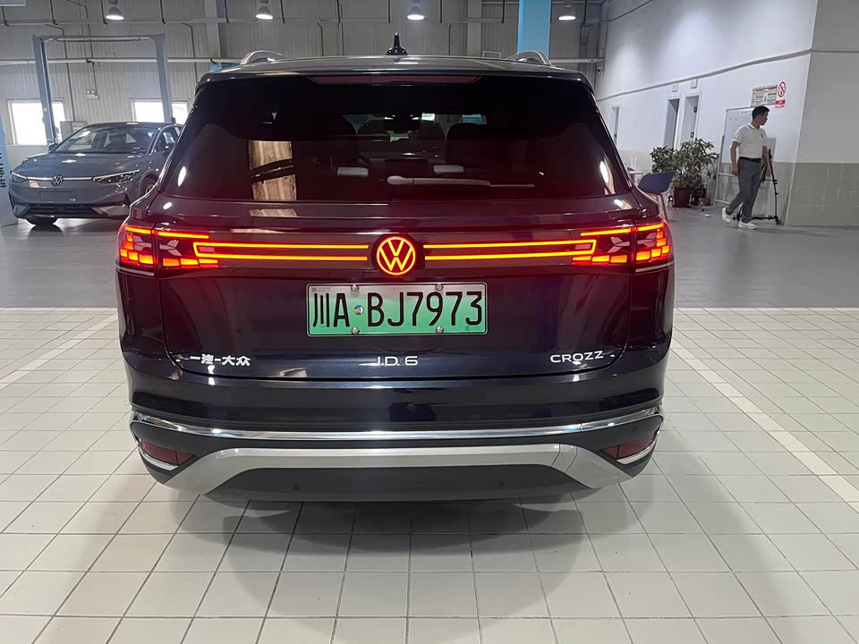 Volkswagen ID.6 CROZZ