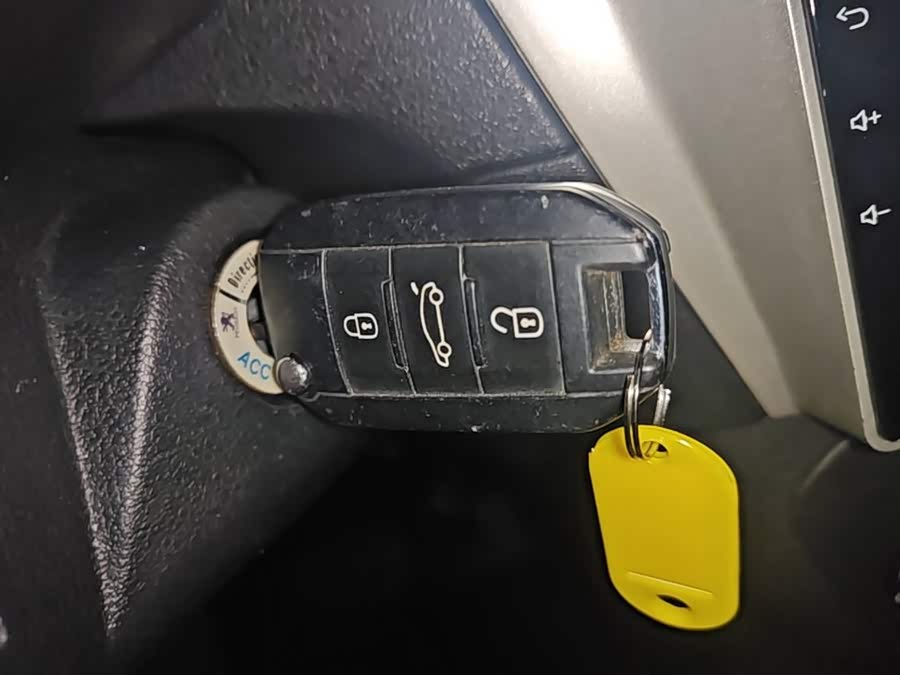 Peugeot 301 2015, фото 9