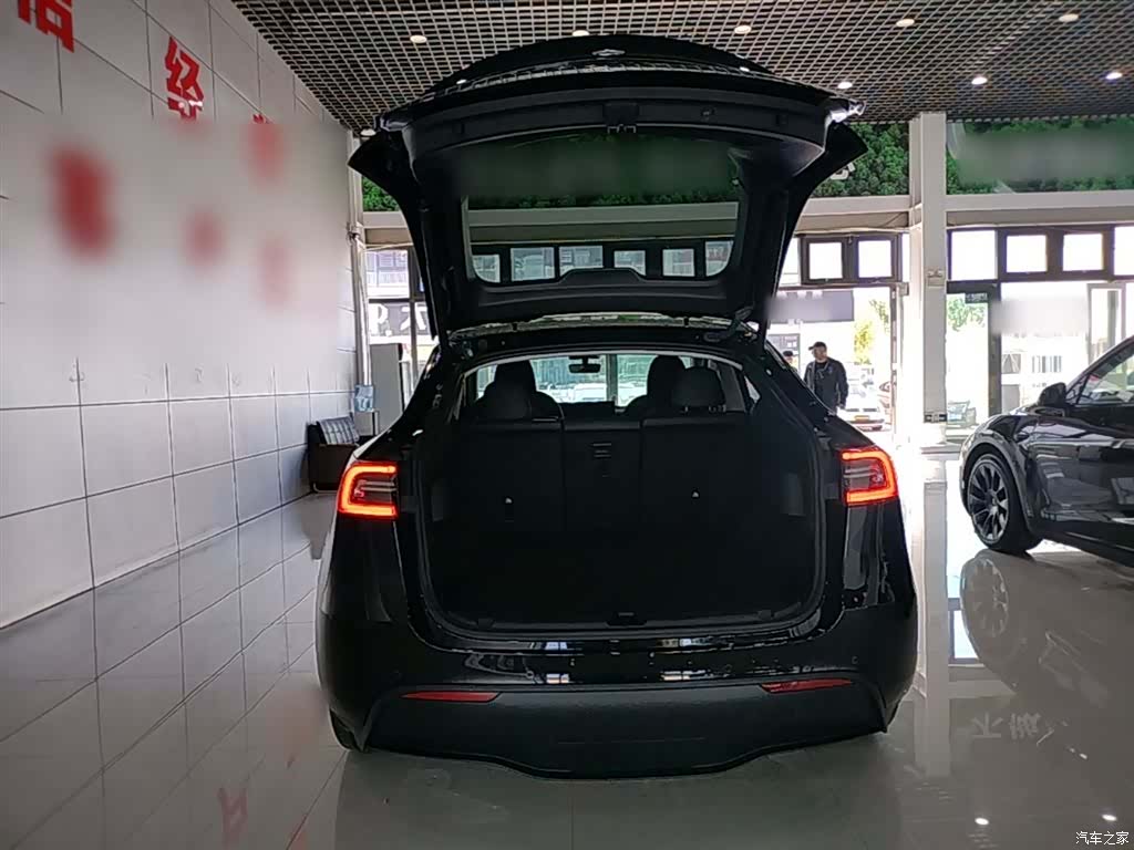 Tesla Model Y, 2023 19