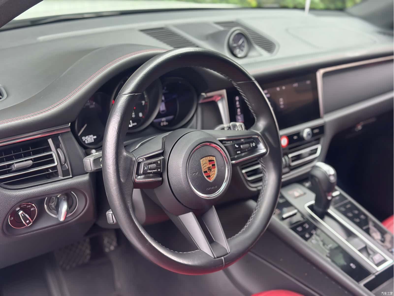 Porsche Macan, 2022 11
