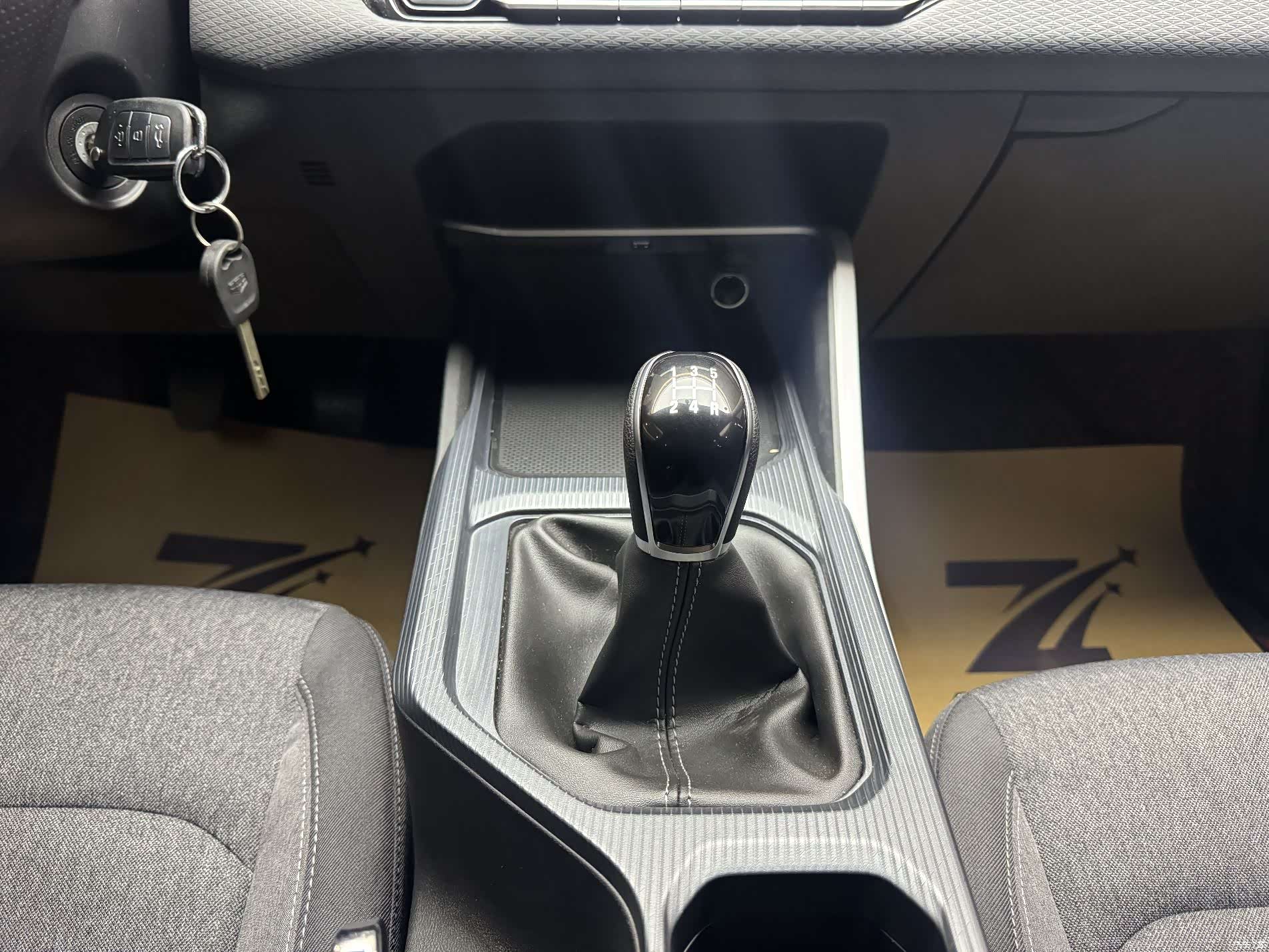Geely Emgrand, 2025 все фото