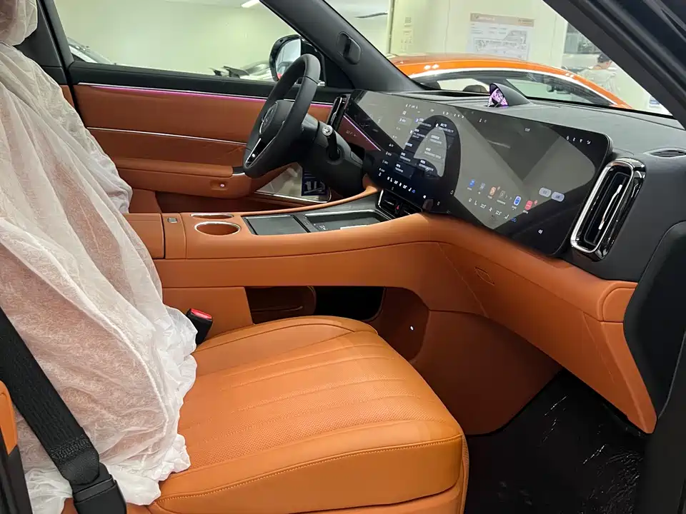 AITO Ask the world M8