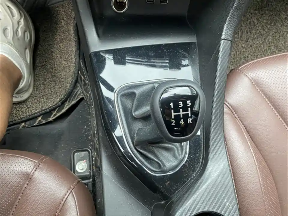 Soueast A5 wing dance