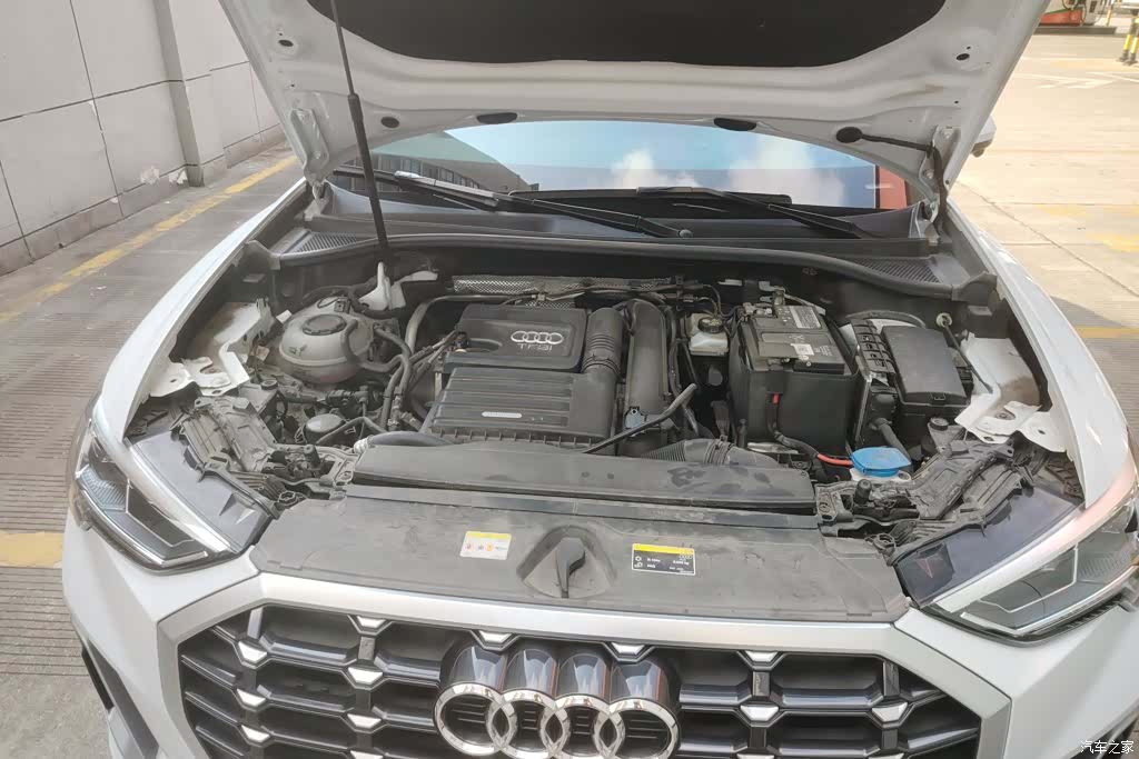 Audi Q3, 2022 10