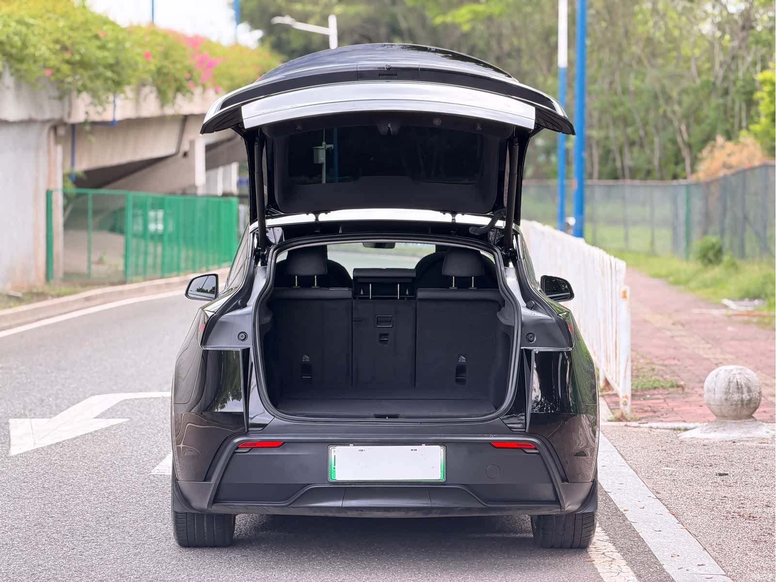 Tesla Model Y, 2025 9