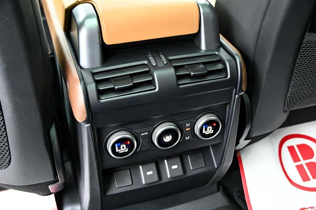 Land Rover Defender, 2024 38