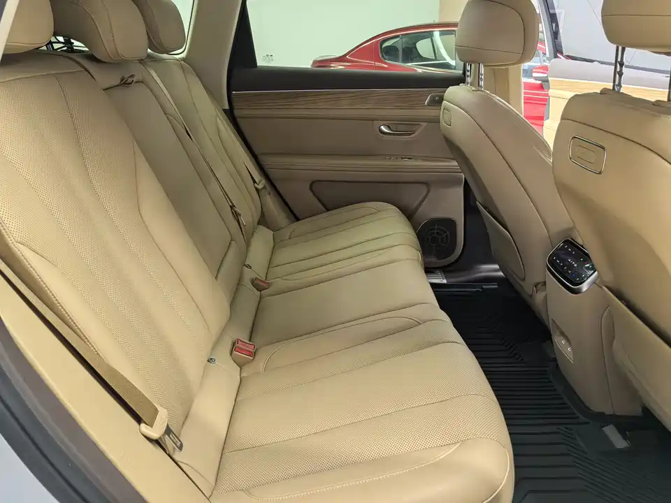 AITO Ask the world M7