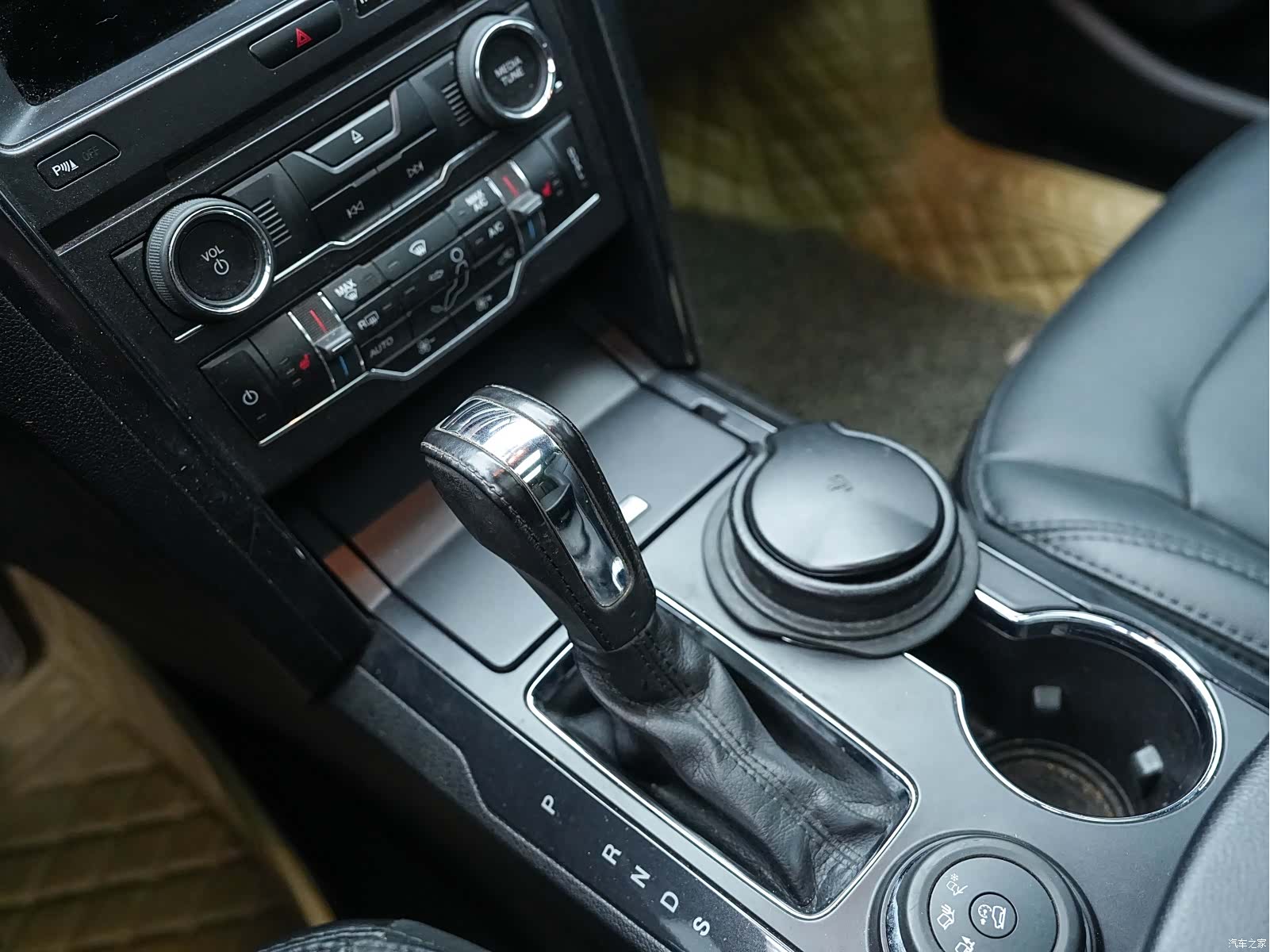 Ford Explorer, 2018 15