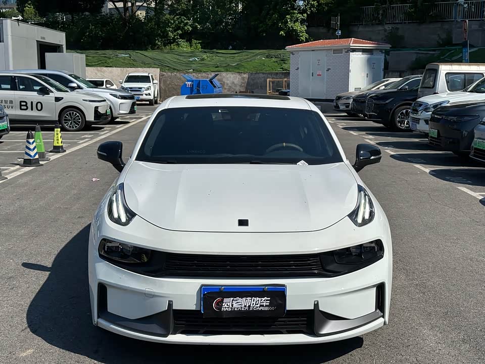 Lynk & Co 03 Lynk & Co 03