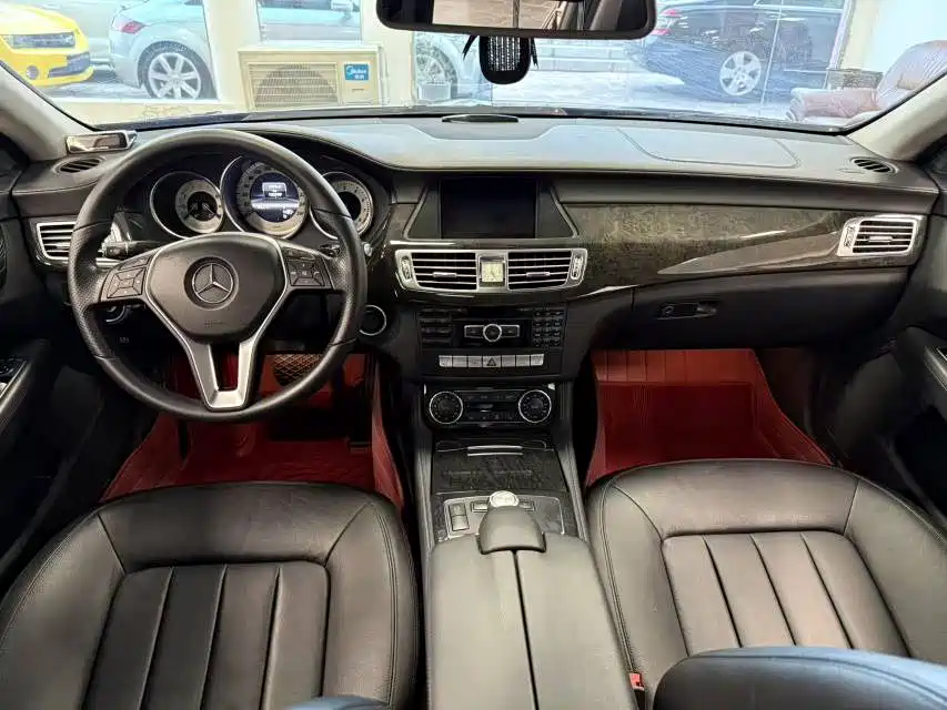 Mercedes-Benz CLS Mercedes-Benz CLS