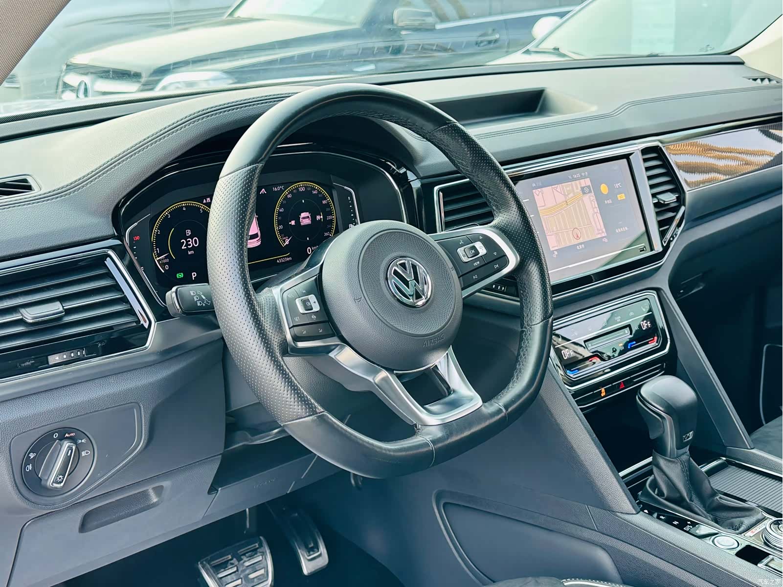Volkswagen Teramont X, 2020 10