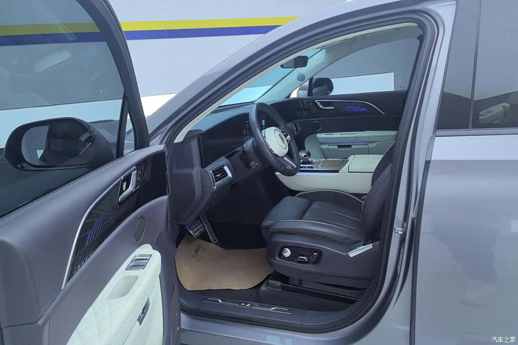 Hongqi E-HS9, 2023 9