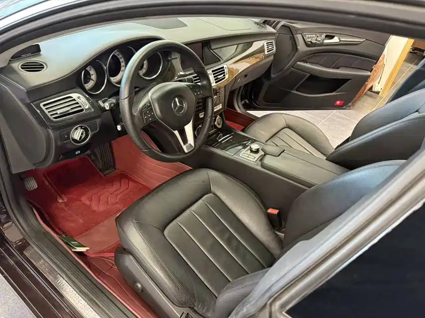 Mercedes-Benz CLS Mercedes-Benz CLS