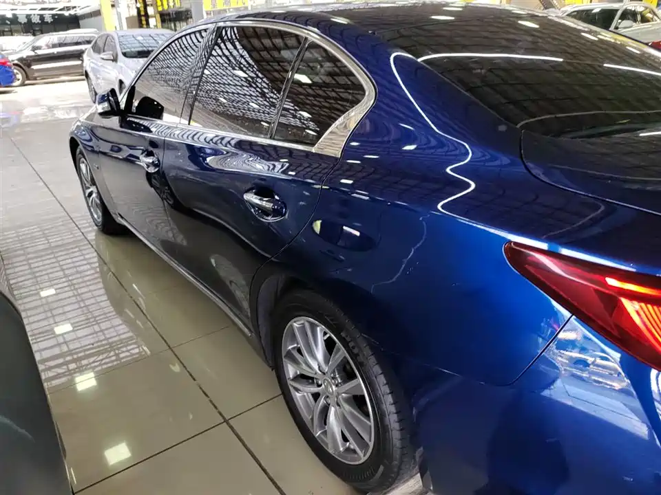 Infiniti Q50L