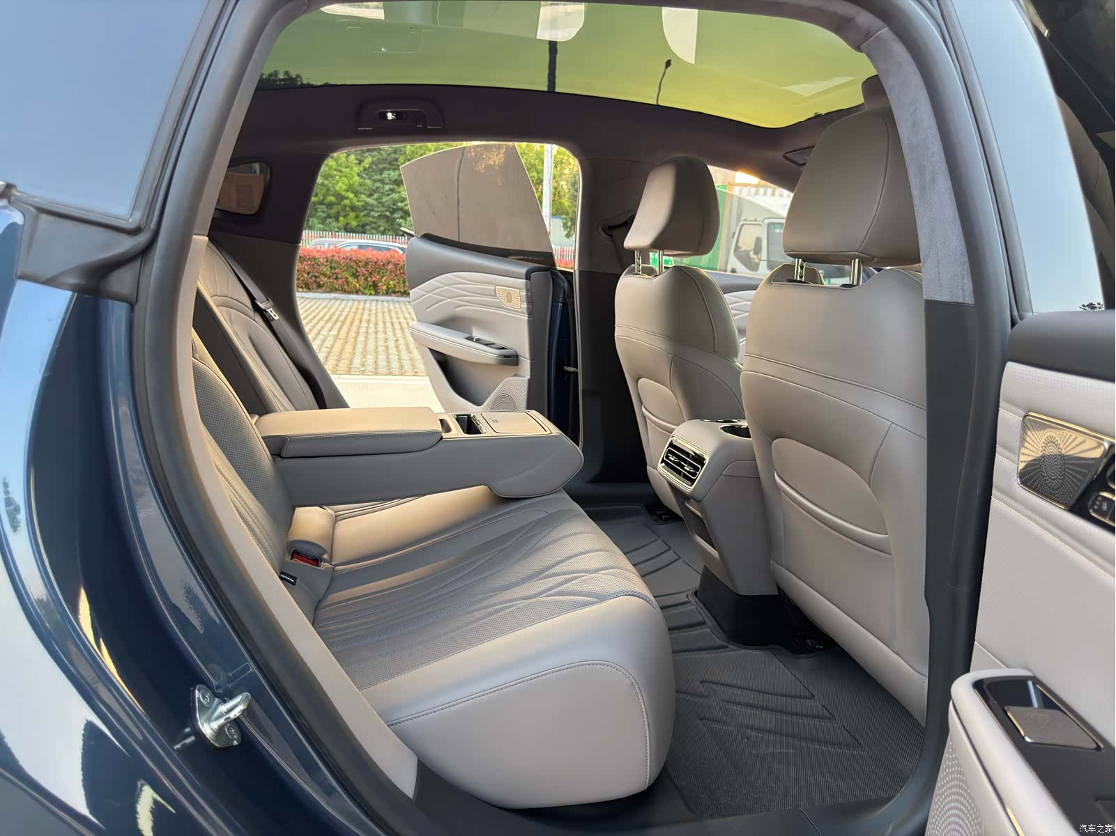 Geely 8, 2025 12
