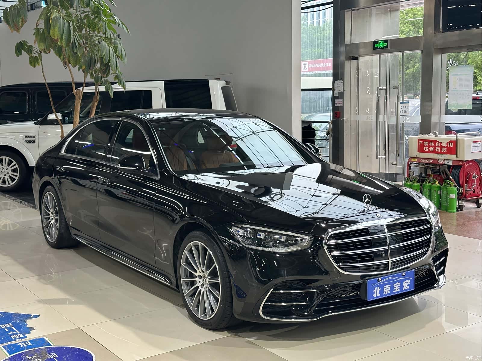 Mercedes-Benz S-Class, 2024 3