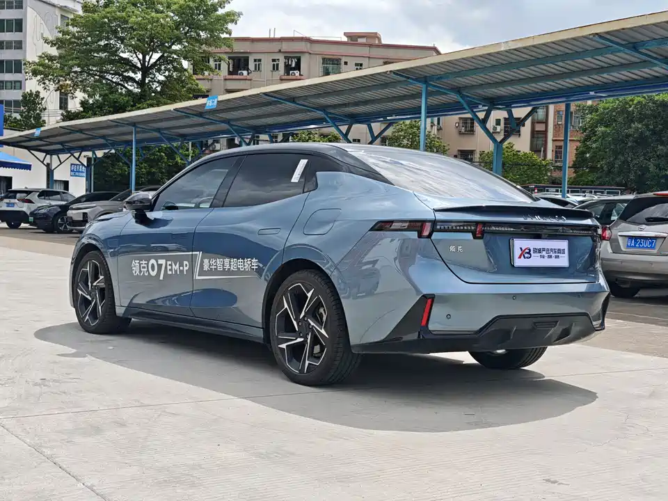Lynk & Co 07 EM-P