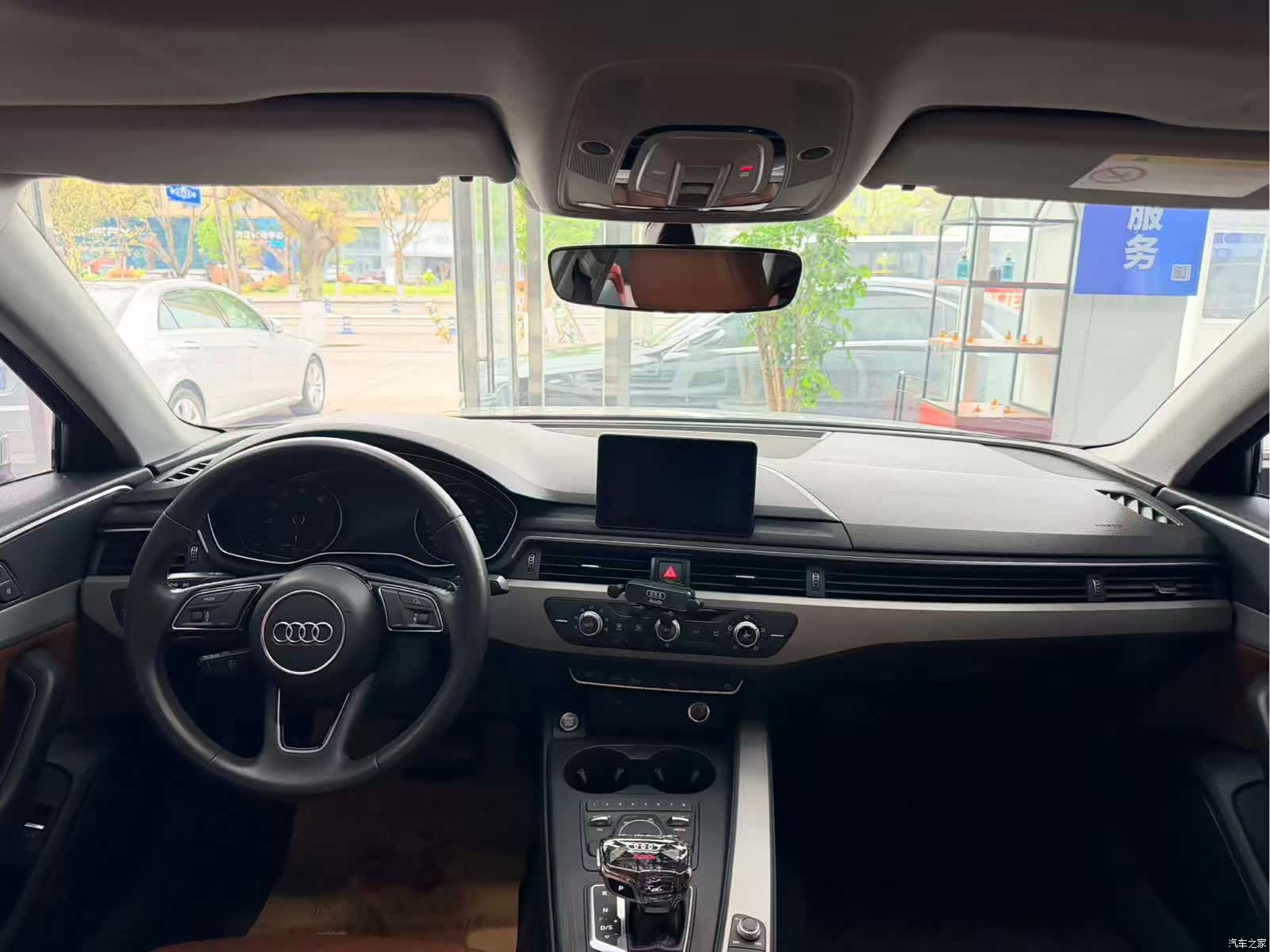 Audi A4L, 2018 7