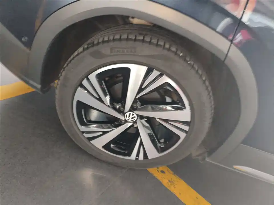 Volkswagen ID.6 CROZZ