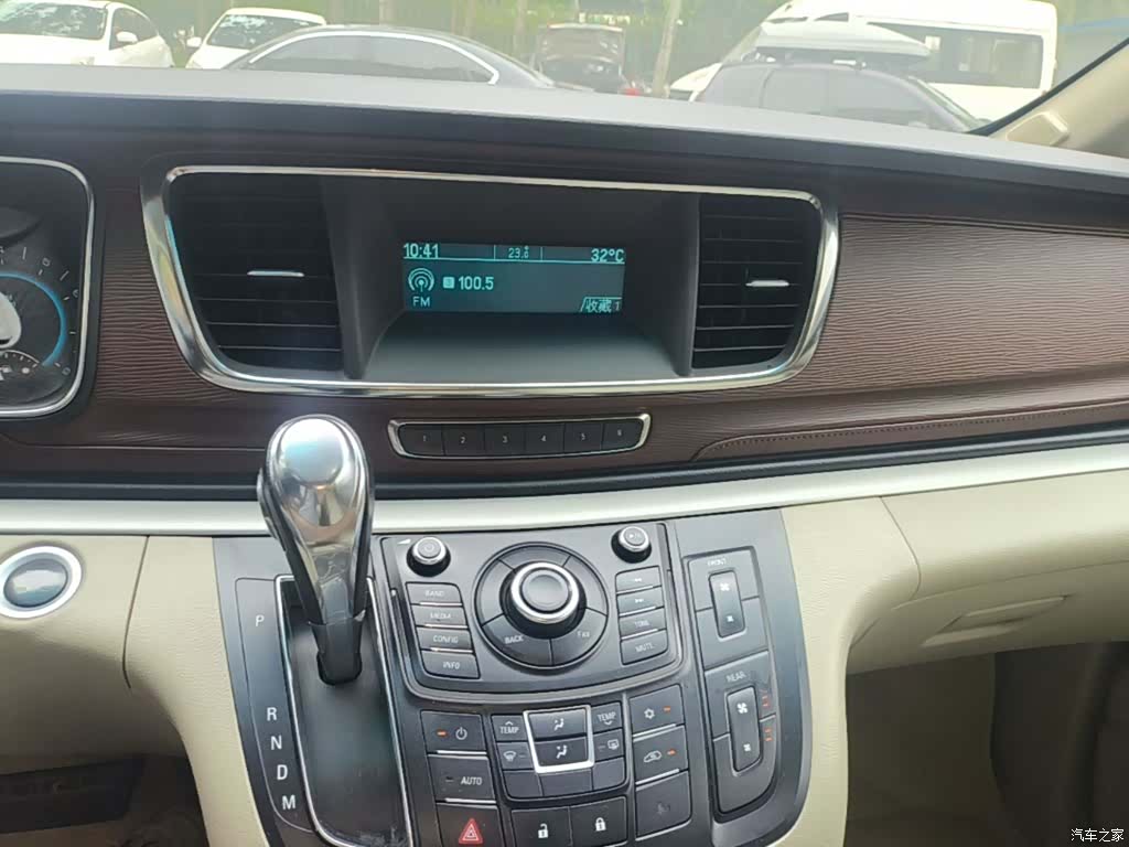 Buick GL8, 2016 13