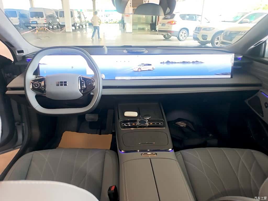 Geely E8, 2025 10