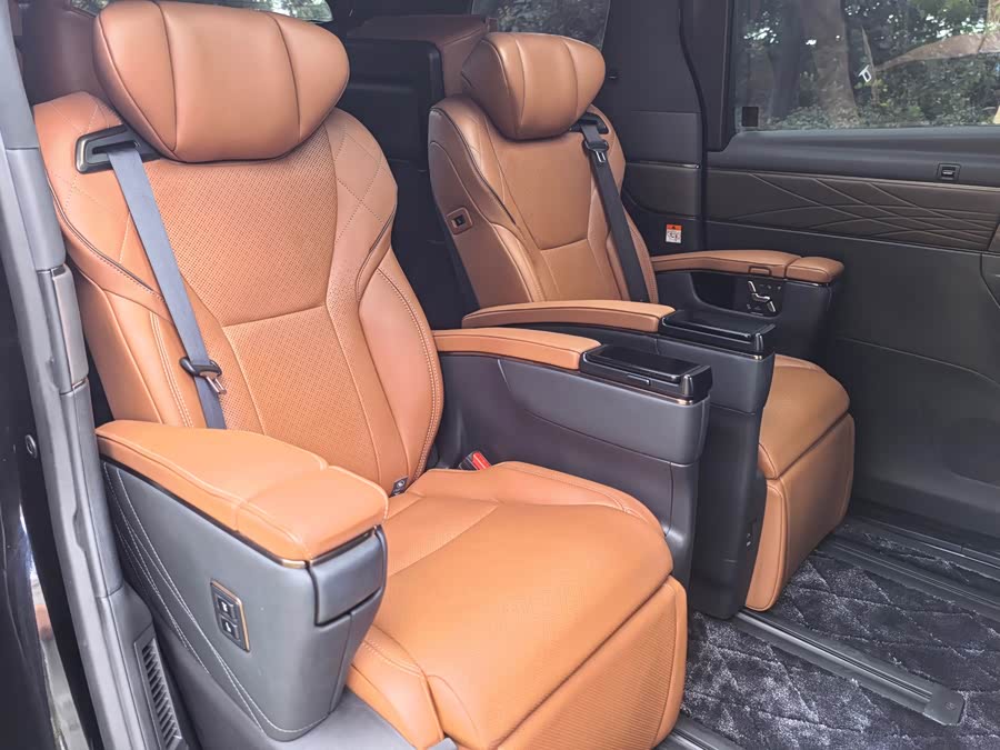 Toyota Vellfire 2024, фото 11