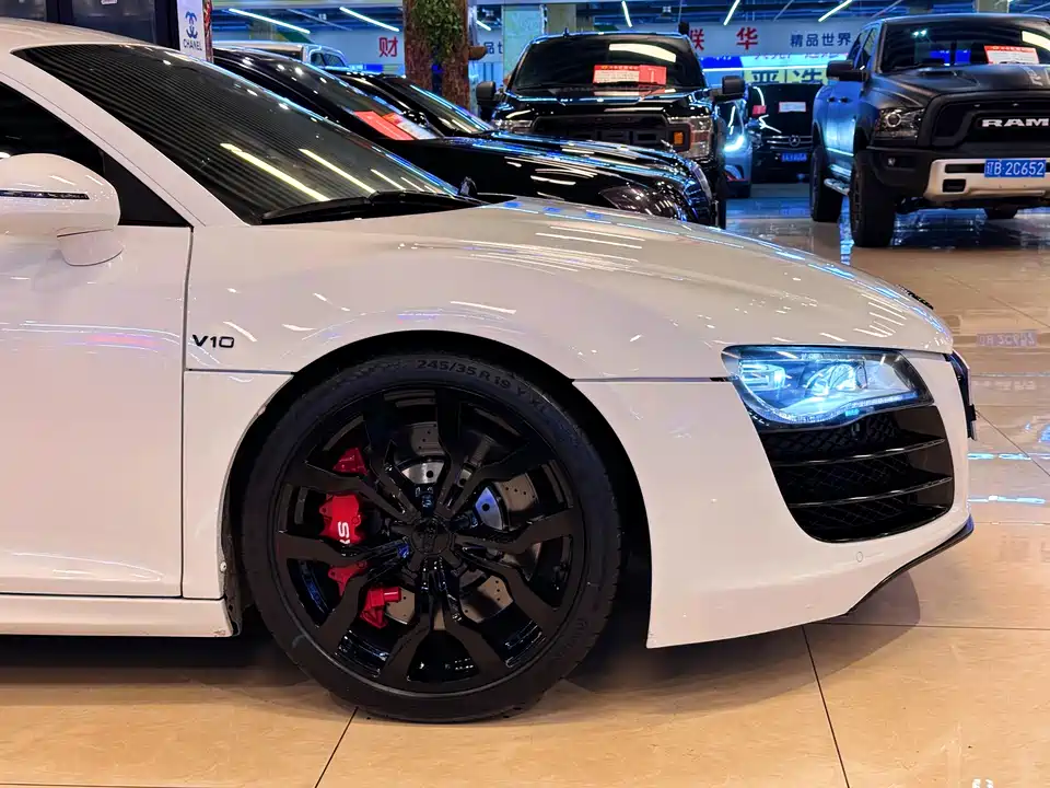 Audi R8