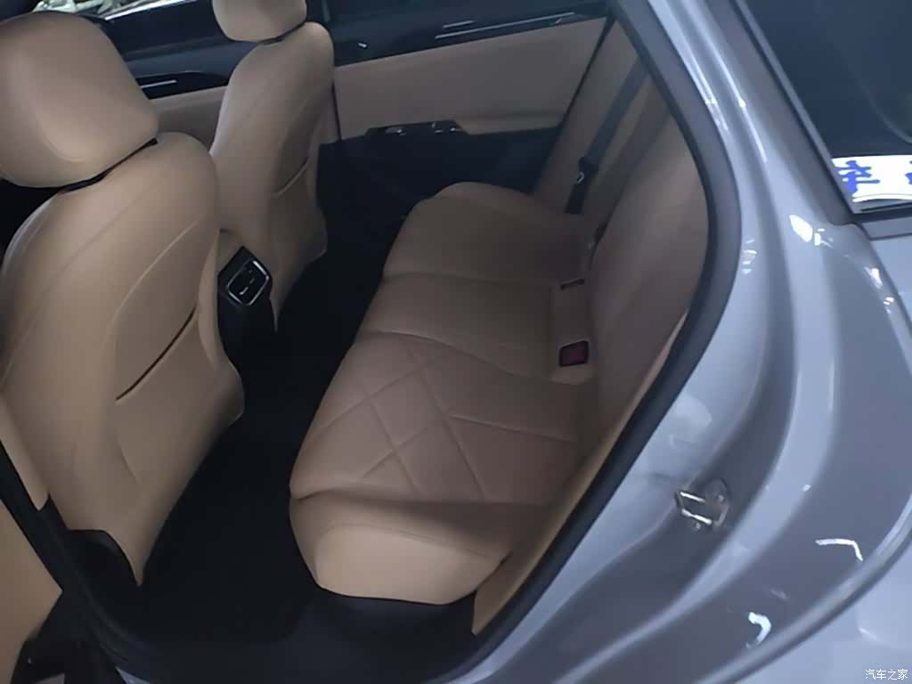 Geely Galaxy L6, 2024 17