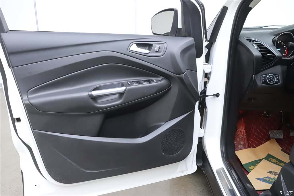 Ford Kuga, 2021 11