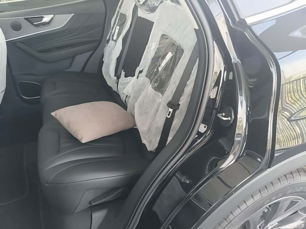 Hongqi HS5, 2026 24