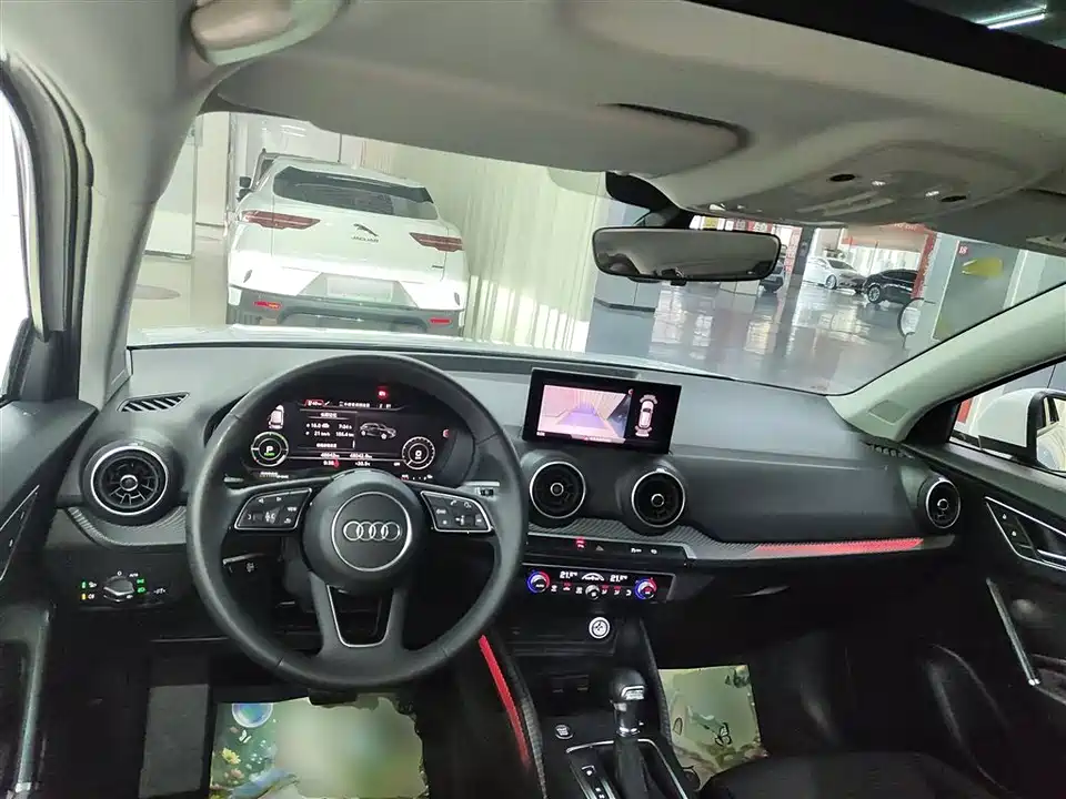Audi Q2L