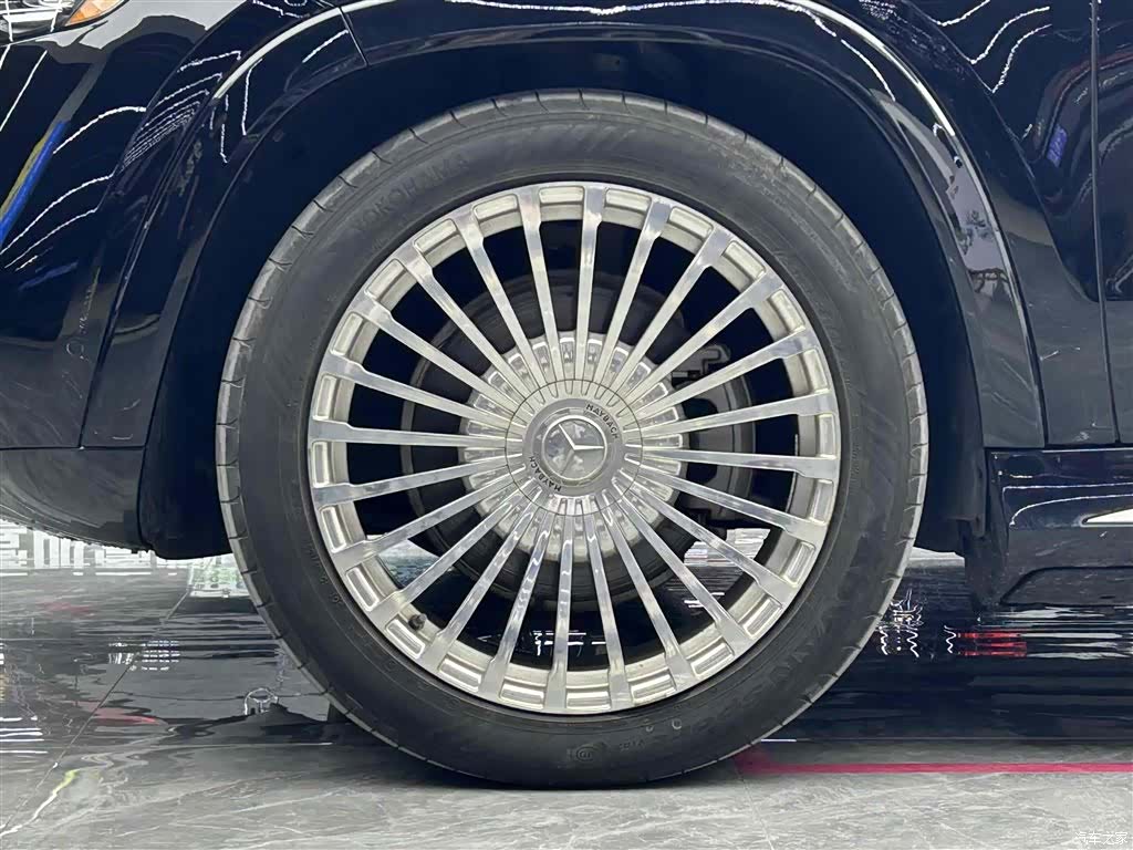 Maybach GLS, 2024 4