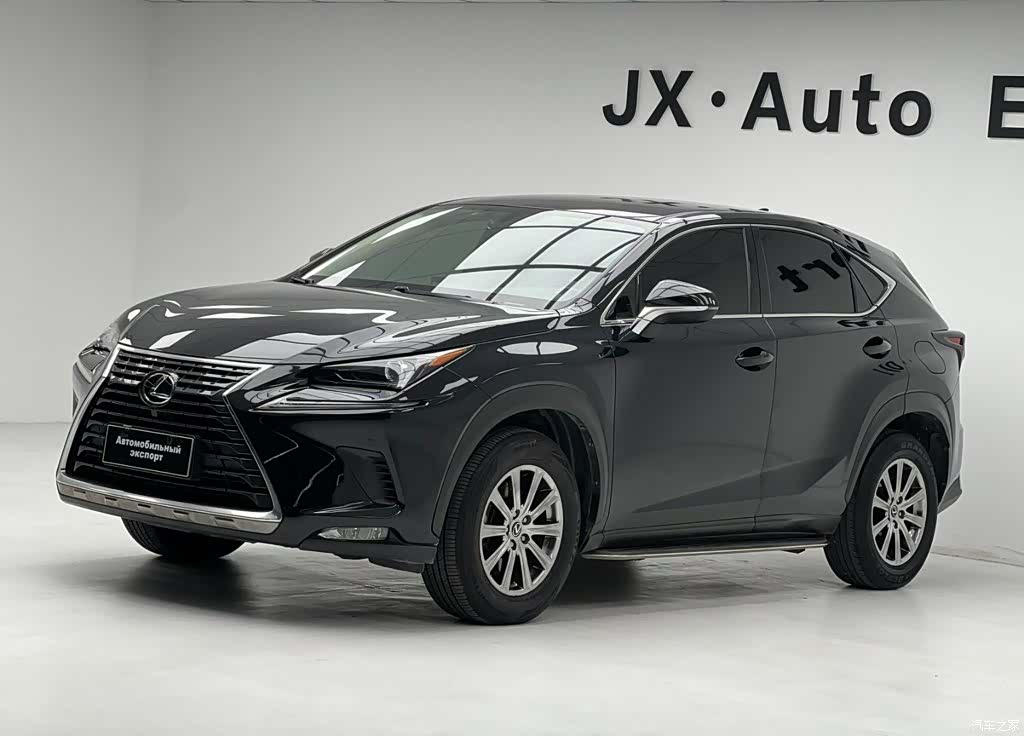 Lexus NX, 2021 1