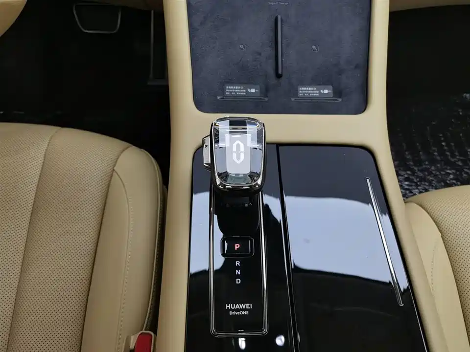 AITO Ask the world M7