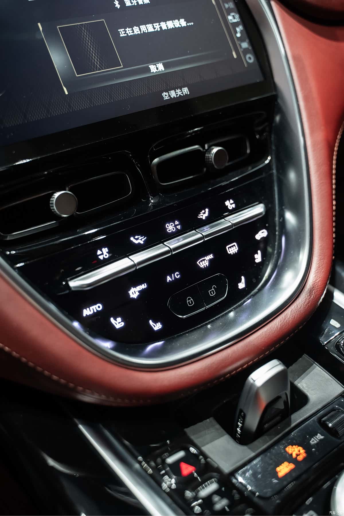 Aston Martin DBX, 2021 24