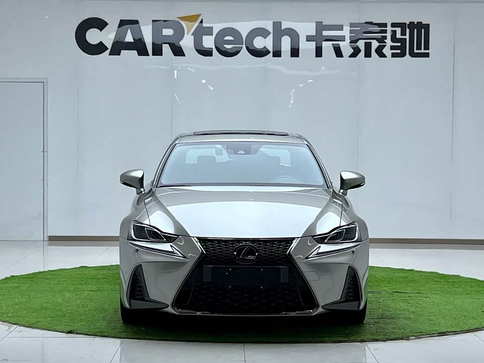 Lexus IS