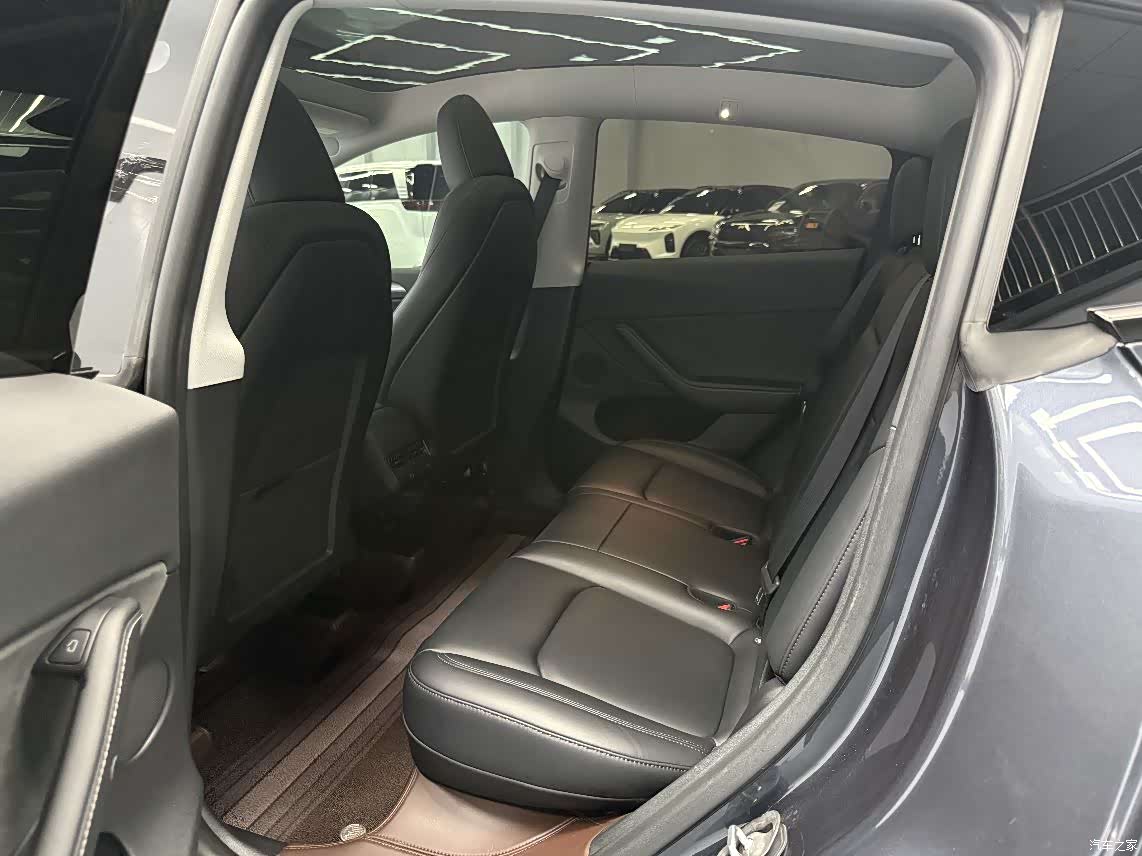 Tesla Model Y, 2024 6