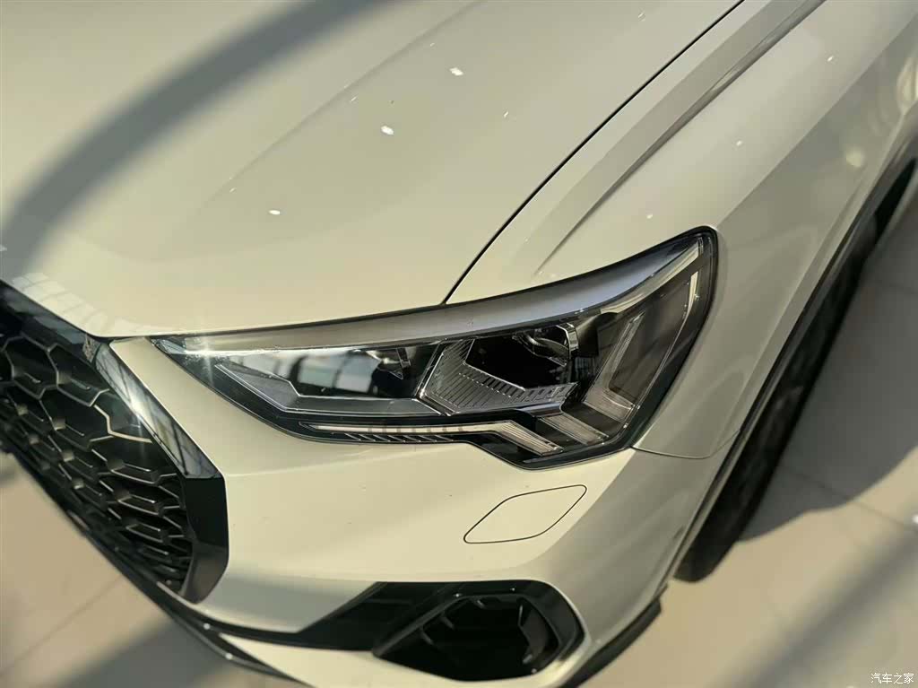 Audi Q3, 2023 13