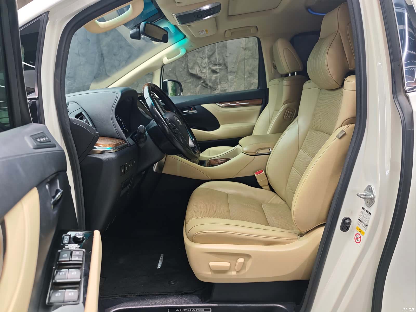 Toyota Alphard, 2018 6