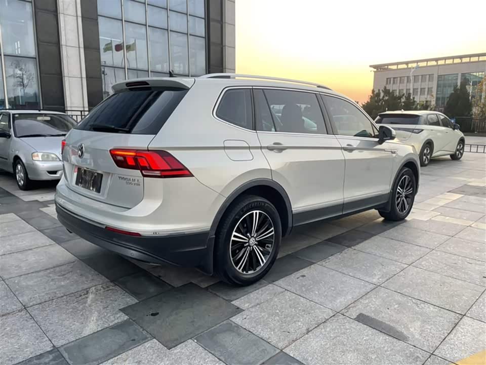Volkswagen Tiguan L