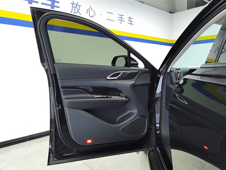 Hongqi HS3