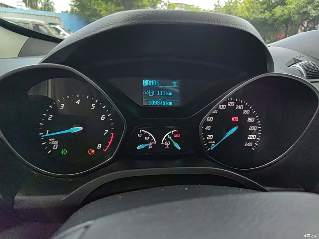 Ford Kuga, 2016 12