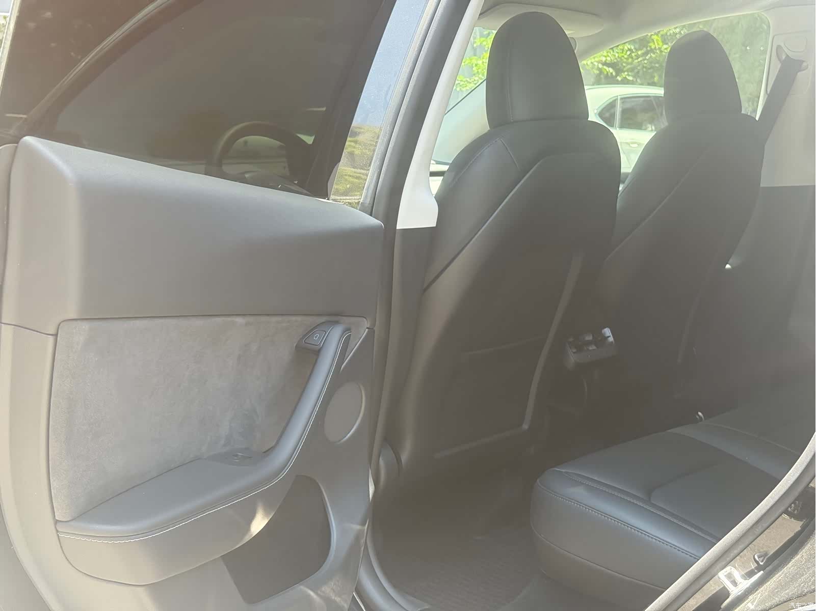 Tesla Model Y, 2023 15