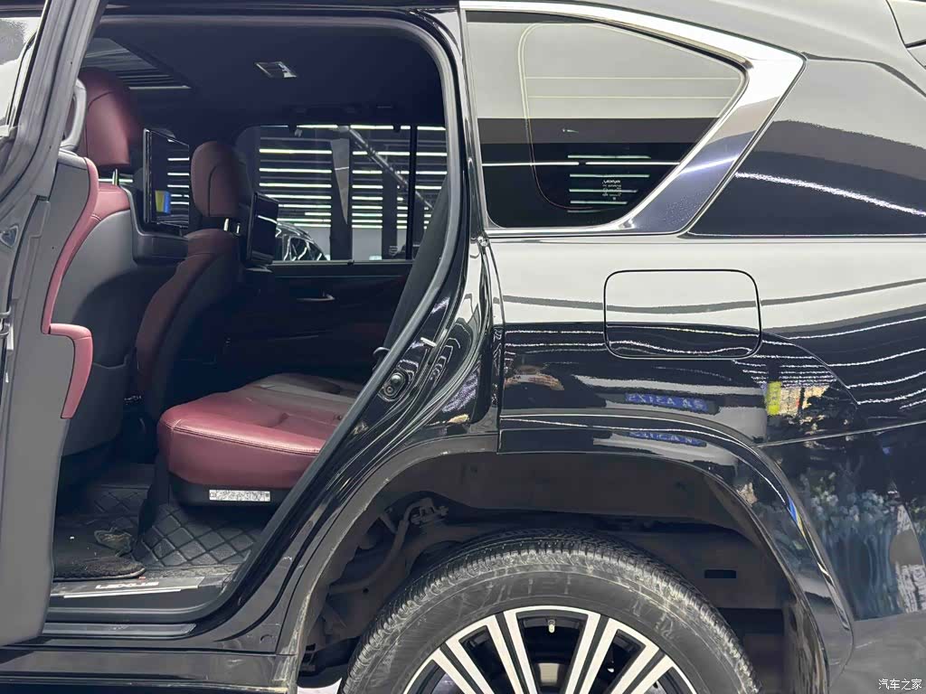 Lexus LX, 2023 7